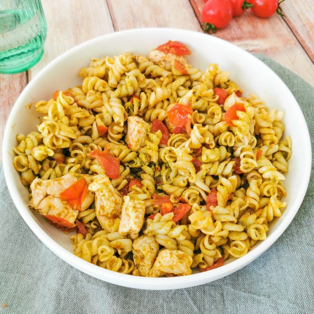 pâtes au pesto poulet tomates cerises