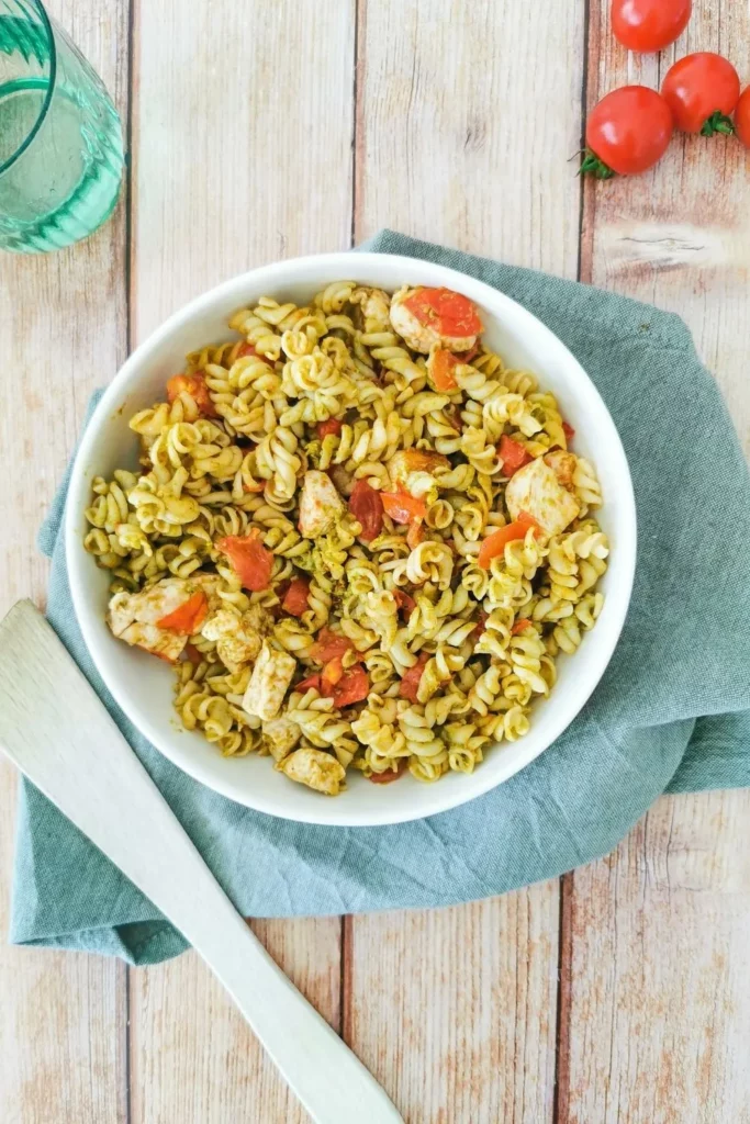 pâtes au pesto poulet tomates cerises